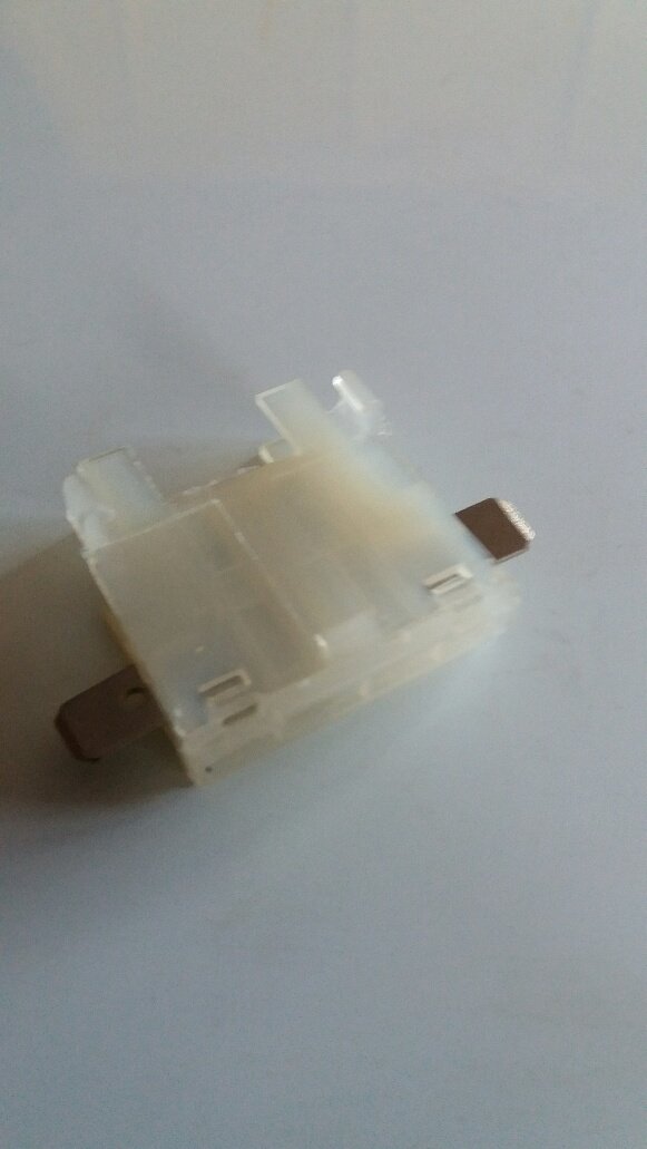 blade fuse holder